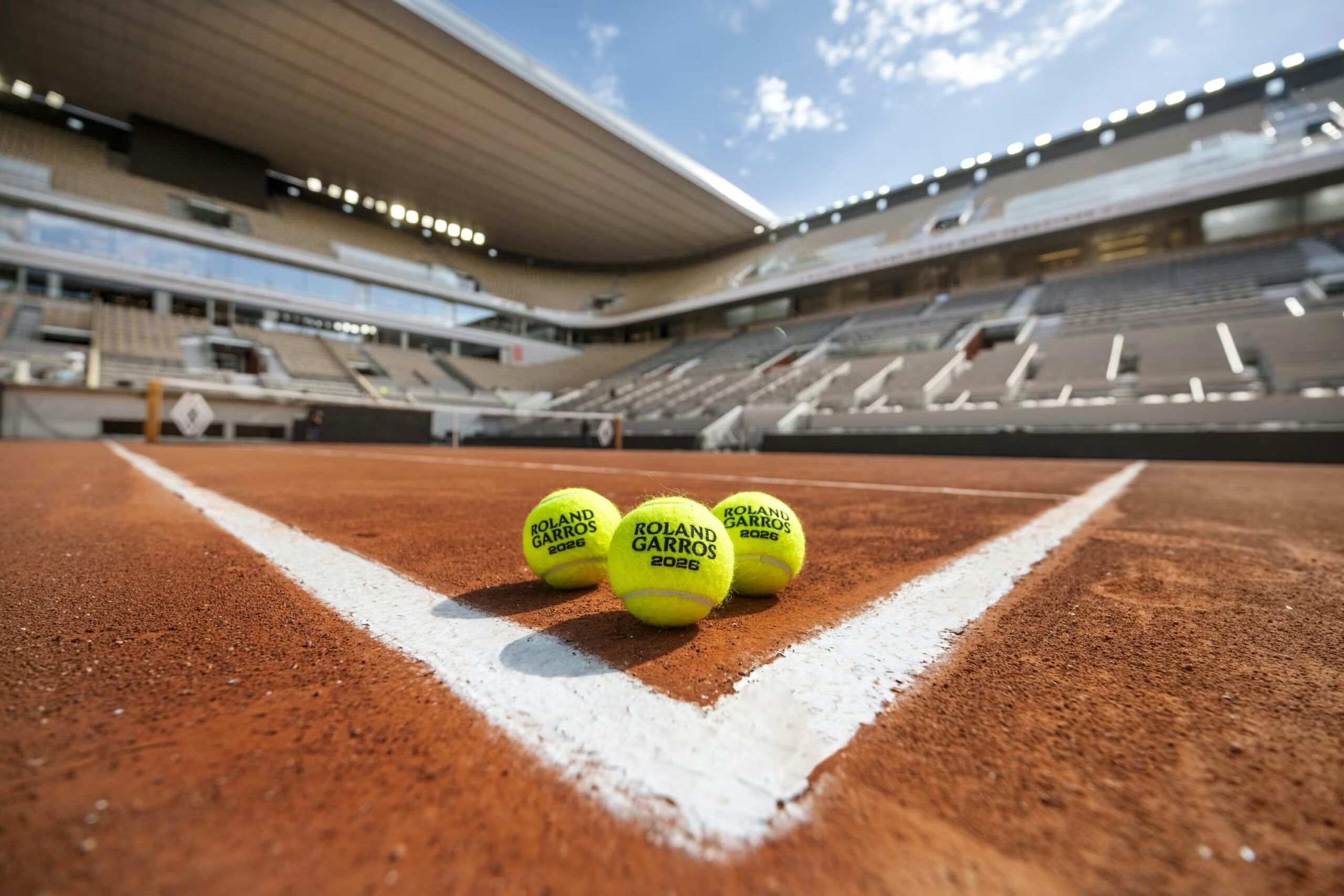 Roland Garros 2026: Sinner debutta in versione “Night Session” contro Tabur. Tra caldo record e caccia al bis a Parigi