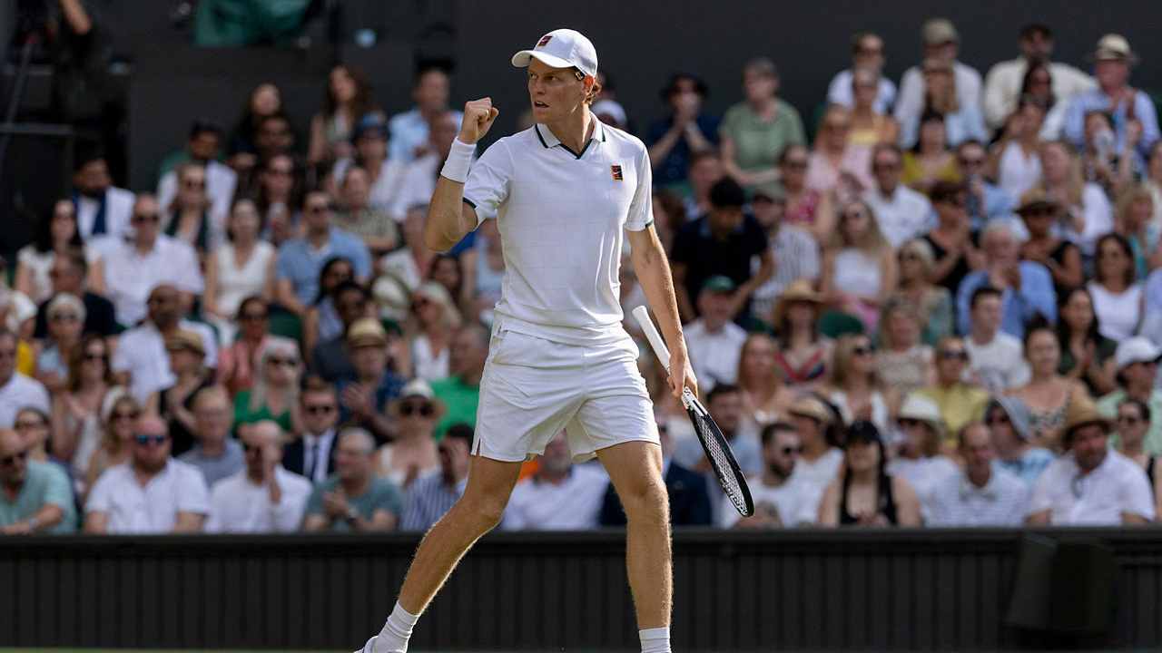 Sinner, che capolavoro: è finale a Wimbledon! Battuto Djokovic in 3 set